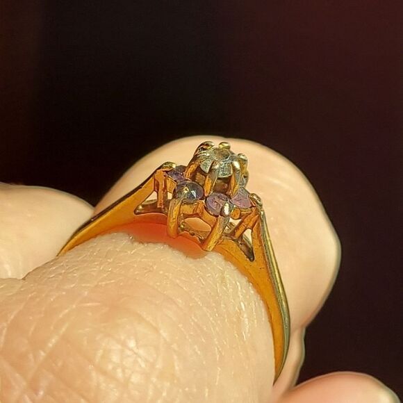 Vintage Brass Ring, Gold Tone with Light Purple Flower Center Size 6.5 - Picture 7 of 12